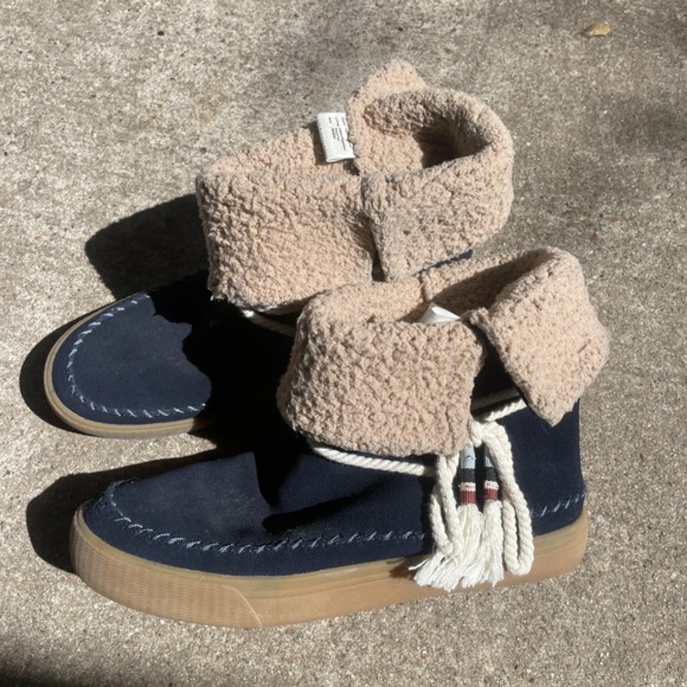 Toms Women's Vista Suede Boots Blue Faux Shearling Lined Moc Toe Size 8.5 Tassel